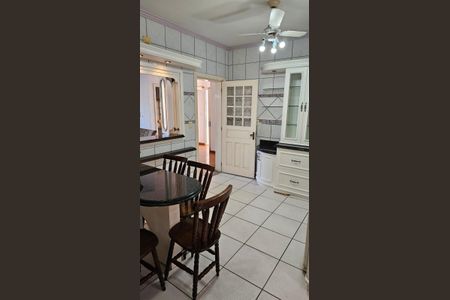 Cozinha de casa para alugar com 3 quartos, 310m² em São Luís, Canoas