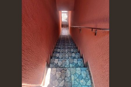 Escada de casa para alugar com 1 quarto, 50m² em Jardim Danfer, São Paulo