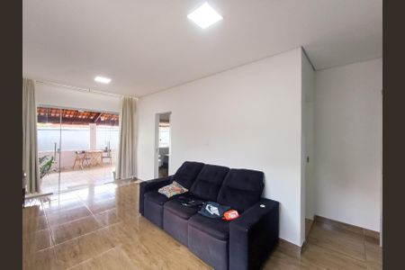 Casa para alugar com 2 quartos, 140m² em Petrópolis, Betim