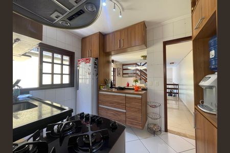 Casa de Condomínio para alugar com 3 quartos, 125m² em Jardim Rio das Pedras, Cotia