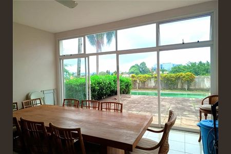 Casa à venda com 4 quartos, 325m² em Jardim Viana, São Paulo