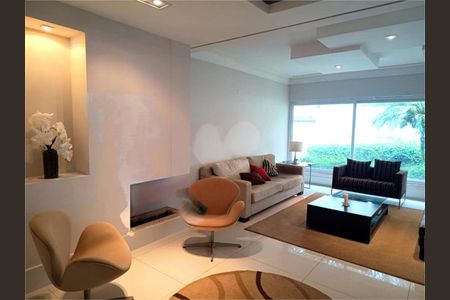 Casa à venda com 4 quartos, 325m² em Jardim Viana, São Paulo