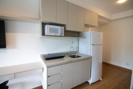 Cozinha de kitnet/studio para alugar com 1 quarto, 25m² em Jardim das Acacias, São Paulo