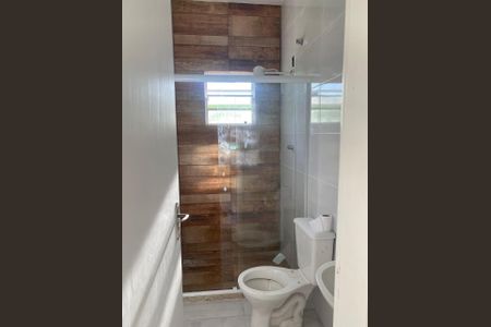 Banheiro de casa de condomínio para alugar com 2 quartos, 75m² em Parque Uruguaiana, Duque de Caxias