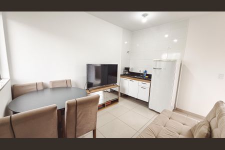 Sala/Cozinha de apartamento para alugar com 1 quarto, 40m² em Vila Vitorio Mazzei, São Paulo