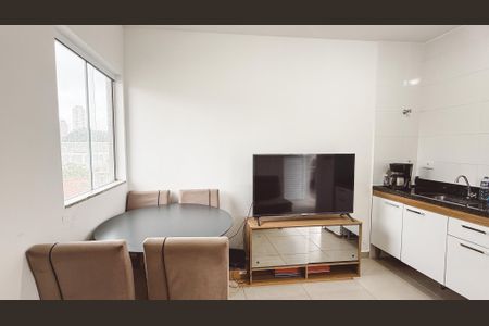 Sala/Cozinha de apartamento para alugar com 1 quarto, 40m² em Vila Vitorio Mazzei, São Paulo