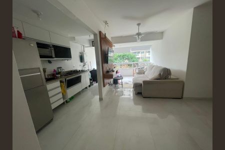 Sala de apartamento para alugar com 2 quartos, 67m² em Barra da Tijuca, Rio de Janeiro
