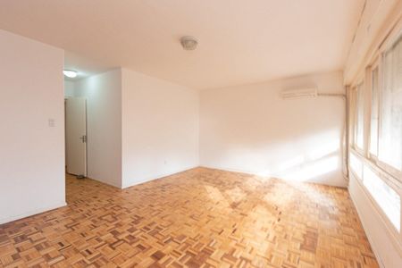 Quarto 1 de casa para alugar com 4 quartos, 272m² em Rio Branco, Porto Alegre