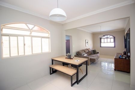 Sala de TV de casa à venda com 3 quartos, 360m² em Alvorada, Contagem