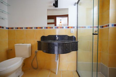 Banheiro da Suíte de apartamento para alugar com 3 quartos, 74m² em Carvoeira, Florianópolis