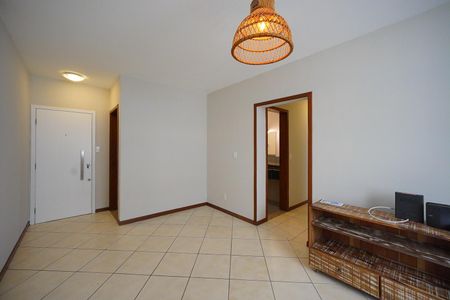 Sala de apartamento para alugar com 3 quartos, 74m² em Carvoeira, Florianópolis