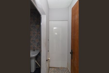 Banheiro de casa para alugar com 2 quartos, 42m² em Jardim Indaia, São Paulo