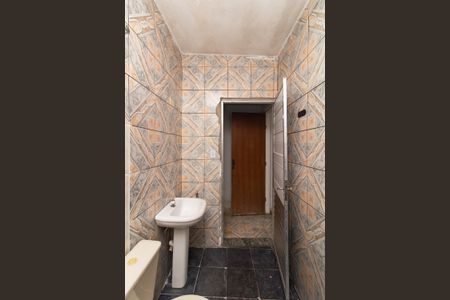 Banheiro de casa para alugar com 2 quartos, 42m² em Jardim Indaia, São Paulo