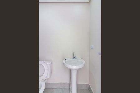 Banheiro de kitnet/studio para alugar com 1 quarto, 19m² em Centro, Osasco