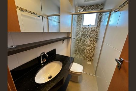 Banheiro Social de apartamento para alugar com 3 quartos, 139m² em Santa Mônica, Uberlândia