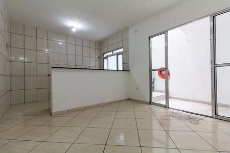 Sala e cozinha de casa para alugar com 2 quartos, 47m² em Jardim Nova Tereza, São Paulo