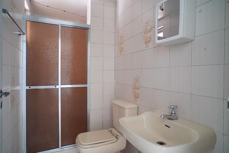 Banheiro de apartamento para alugar com 1 quarto, 42m² em Agronomia, Porto Alegre