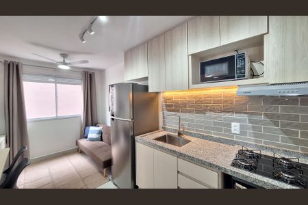 Sala/Cozinha/Área de serviço de apartamento para alugar com 1 quarto, 27m² em Parque Industrial Tomas Edson, São Paulo