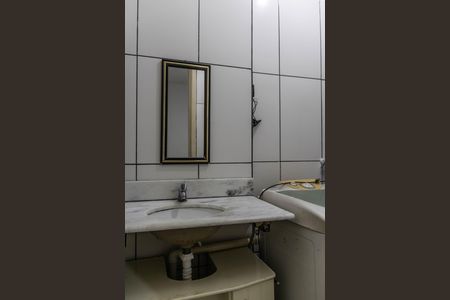 Banheiro de apartamento para alugar com 1 quarto, 45m² em Centro, Belo Horizonte