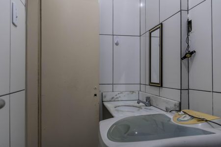 Banheiro de apartamento para alugar com 1 quarto, 45m² em Centro, Belo Horizonte