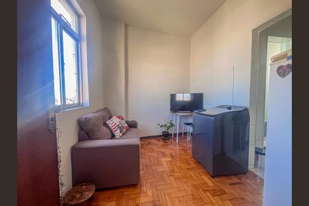 Sala de kitnet/studio para alugar com 1 quarto, 37m² em Centro, Belo Horizonte