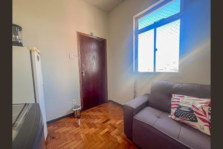 Sala de kitnet/studio para alugar com 1 quarto, 37m² em Centro, Belo Horizonte