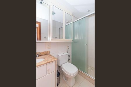 Banheiro de apartamento para alugar com 1 quarto, 47m² em Bela Vista, Porto Alegre