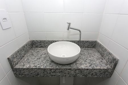 Banheiro de kitnet/studio para alugar com 1 quarto, 30m² em Cidade Mãe do Céu, São Paulo