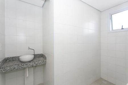 Banheiro de kitnet/studio para alugar com 1 quarto, 30m² em Cidade Mãe do Céu, São Paulo