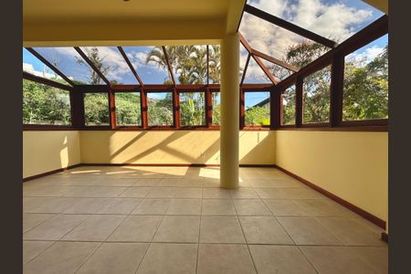 Sala de casa de condomínio para alugar com 4 quartos, 385m² em Rio Tavares, Florianópolis