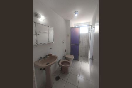 Banheiro de apartamento para alugar com 1 quarto, 49m² em Farroupilha, Porto Alegre