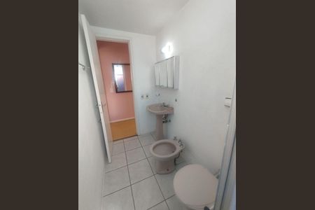 Banheiro de apartamento para alugar com 1 quarto, 49m² em Farroupilha, Porto Alegre