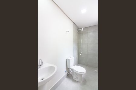 Banheiro de kitnet/studio para alugar com 1 quarto, 19m² em Centro, Osasco
