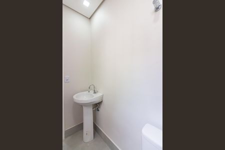 Banheiro de kitnet/studio para alugar com 1 quarto, 19m² em Centro, Osasco