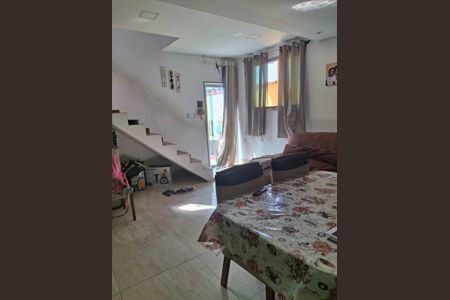 Sala de casa à venda com 3 quartos, 115m² em Cordovil, Rio de Janeiro