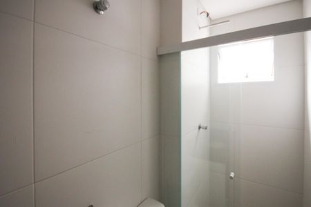 Banheiro de apartamento para alugar com 2 quartos, 45m² em Vila Constança, São Paulo