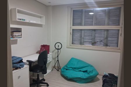 Quarto de apartamento para alugar com 3 quartos, 90m² em São Geraldo, Porto Alegre