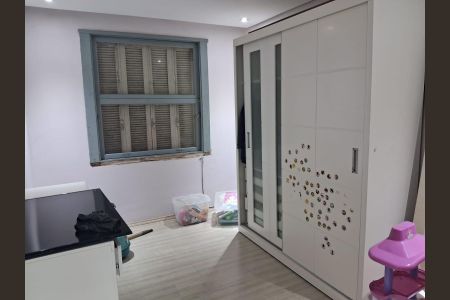 Quarto de apartamento para alugar com 3 quartos, 90m² em São Geraldo, Porto Alegre
