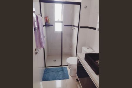 Banheiro de apartamento à venda com 2 quartos, 54m² em Conjunto Residencial Pombeva, São Bernardo do Campo
