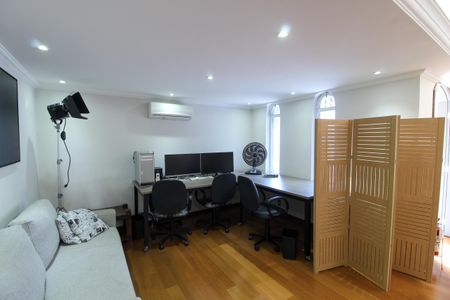 Sala de casa à venda com 3 quartos, 205m² em Jardim Jussara, São Paulo