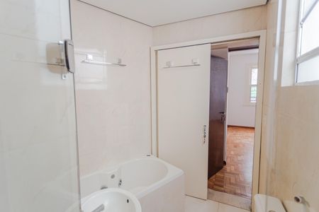 Banheiro da Suíte de apartamento para alugar com 3 quartos, 128m² em Santo Agostinho, Belo Horizonte