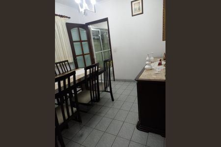 Casa à venda com 4 quartos, 200m² em Conjunto Residencial Ingai, São Paulo