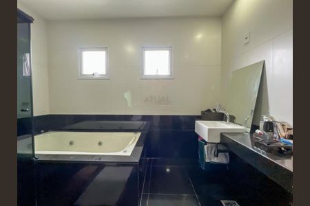 Casa à venda com 5 quartos, 347m² em Socorro, São Paulo