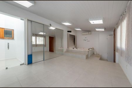 Quarto 1 de casa para alugar com 3 quartos, 500m² em São João, Porto Alegre