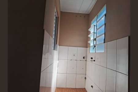 Banheiro de kitnet/studio para alugar com 1 quarto, 49m² em Passo das Pedras, Porto Alegre