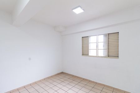 Quarto de casa para alugar com 1 quarto, 80m² em Vila Veloso, Carapicuíba