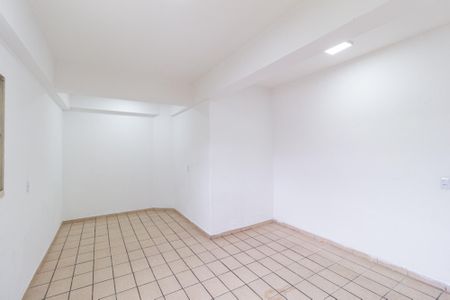 Quarto de casa para alugar com 1 quarto, 80m² em Vila Veloso, Carapicuíba
