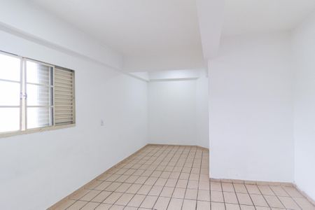Quarto de casa para alugar com 1 quarto, 80m² em Vila Veloso, Carapicuíba
