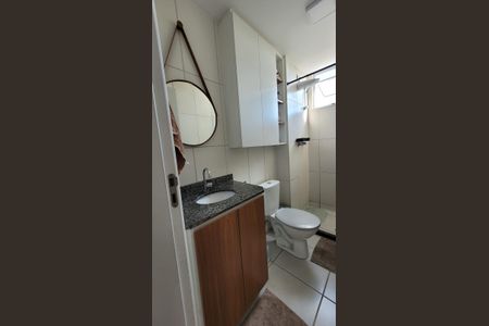 Banheiro de apartamento para alugar com 2 quartos, 52m² em Chácaras Rio-Petrópolis, Duque de Caxias