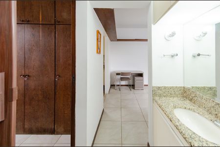 Corredor de apartamento para alugar com 1 quarto, 50m² em Funcionários, Belo Horizonte